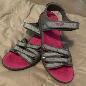 TEVA size 4 sandals